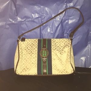 Small Tommy Hilfiger purse